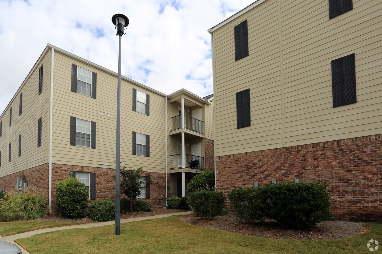 Belmont Apartment Complex